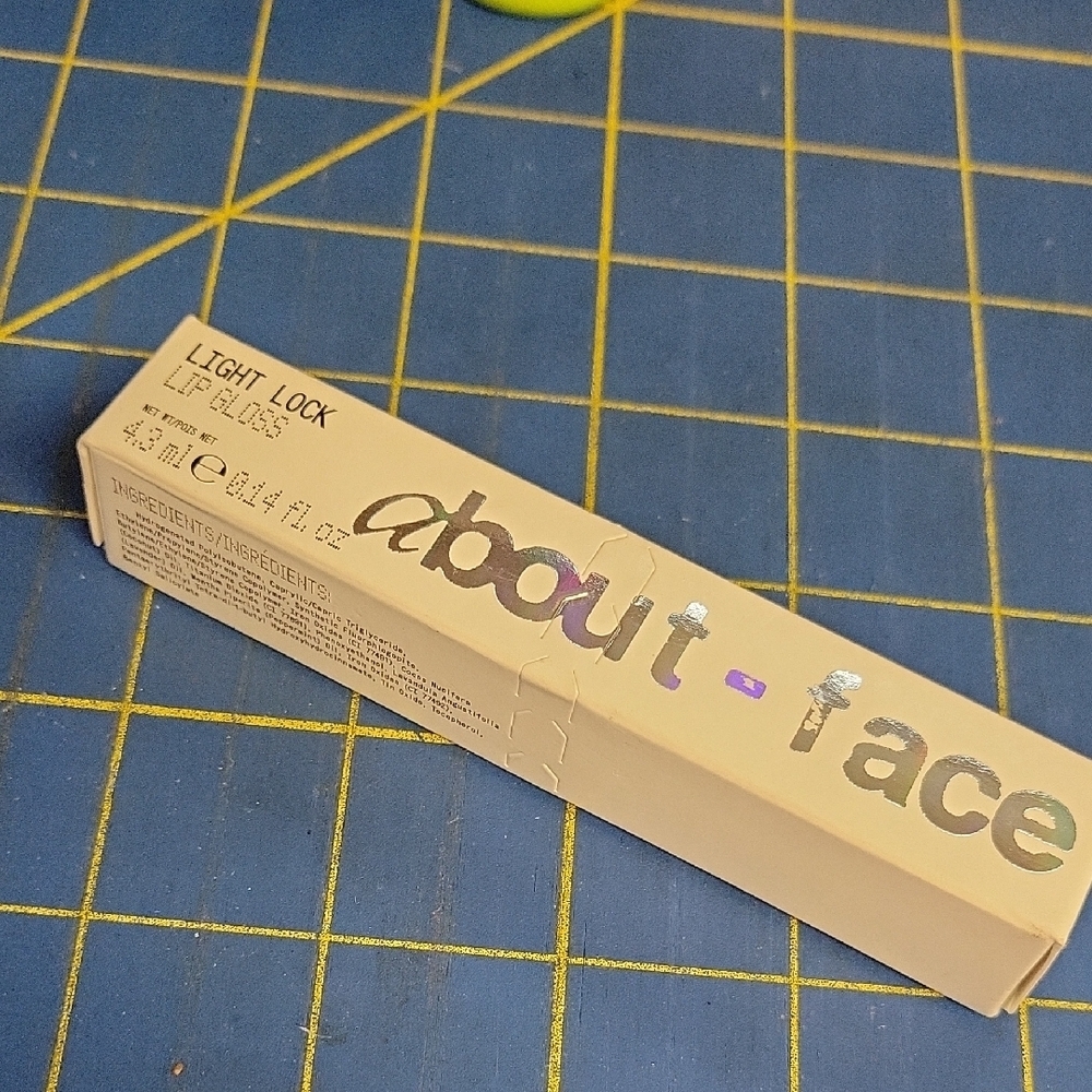 About-Face Light Lock Lip Gloss 4.3ml - Payton New Sealed Box